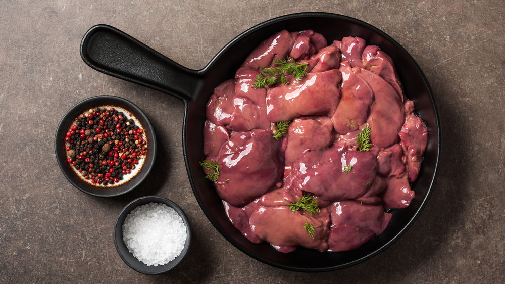 Raw,Chicken,Liver,In,Frying,Pan,,Salt,And,Pepper,On